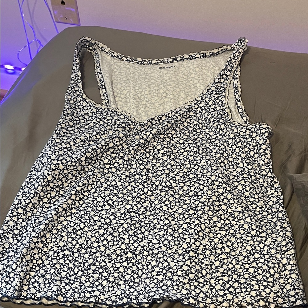Old Navy Women's Tank Top - Blue and White Floral